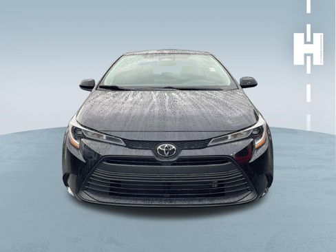 Used 2024 Toyota Corolla LE FWD image 2
