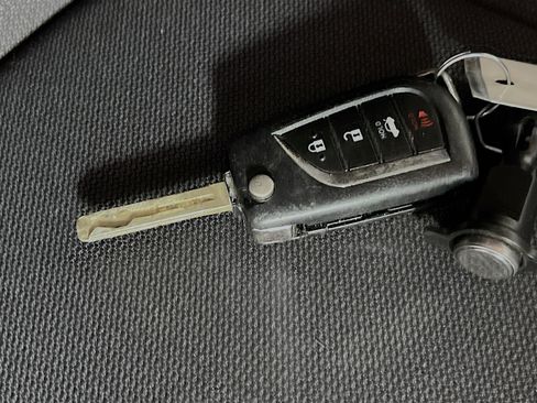 Used 2020 Toyota Corolla LE image 35