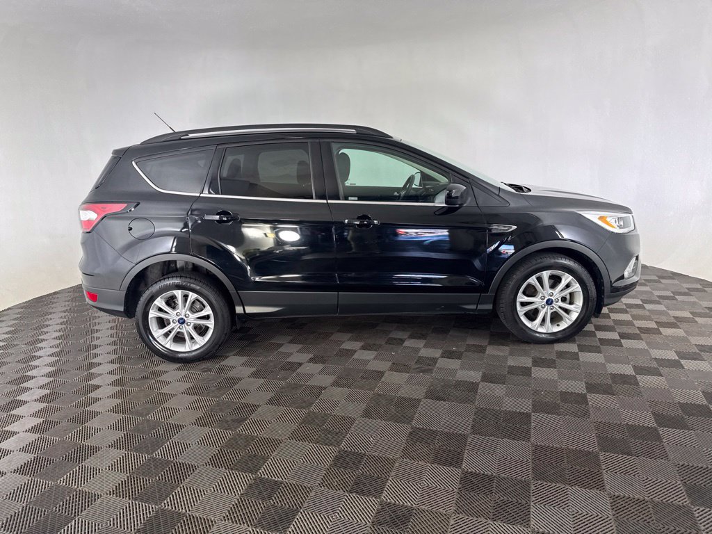 Used 2017 Ford Escape SE w/ Equipment Group 201A FWD image 4