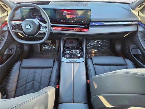 Certified 2025 BMW i5 xDrive40 w/ Executive Package image 25