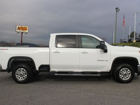 Used 2025 Chevrolet Silverado 2500 LT w/ Convenience Package AWD/4WD image 8