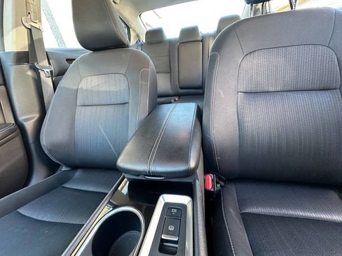 Used 2022 Nissan Altima 2.5 SV w/ SV Premium Package AWD/4WD image 19