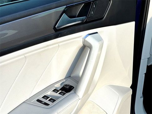 Certified 2023 Volkswagen Tiguan SE w/ Panoramic Sunroof Package image 12