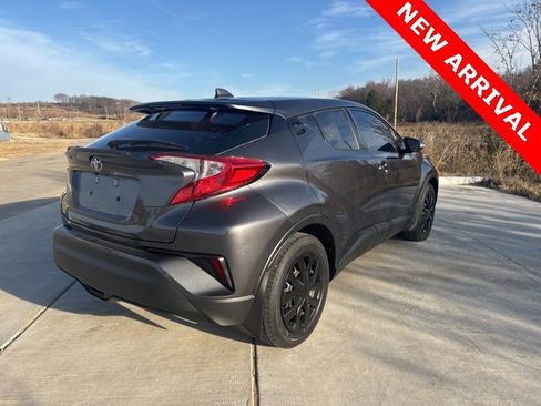 Used 2021 Toyota C-HR LE image 3
