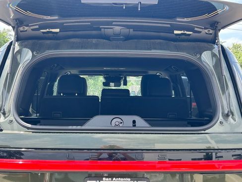 Used 2025 Lexus GX 550 AWD/4WD image 17