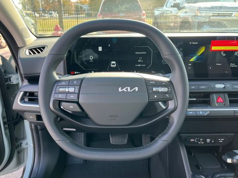 New 2025 Kia K4 EX image 17