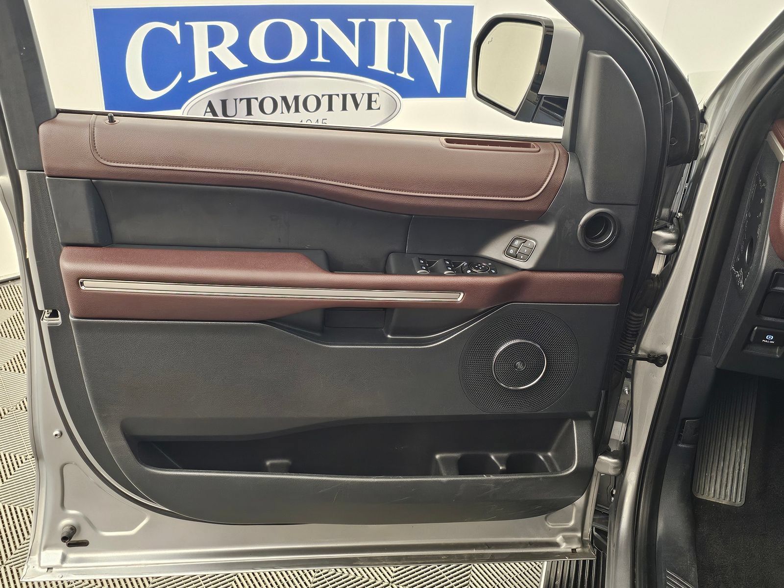 Used 2022 Ford Expedition Max Limited AWD/4WD image 3