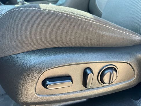 Used 2020 Chevrolet Traverse LT image 17