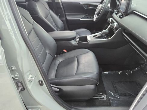 Used 2022 Toyota RAV4 XLE Premium AWD/4WD image 17