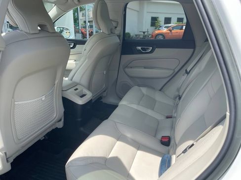 Used 2023 Volvo XC60 T8 Ultimate w/ Climate Package AWD/4WD image 3