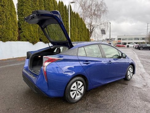 Used 2016 Toyota Prius Three image 10