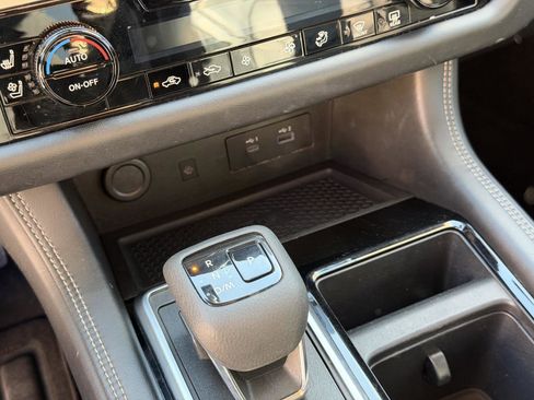 Used 2023 Nissan Pathfinder Platinum image 12