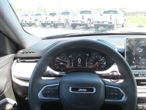 Used 2023 Jeep Compass Latitude AWD/4WD image 29