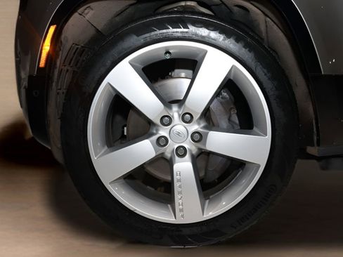 Used 2023 Land Rover Defender 110 X-Dynamic SE image 40