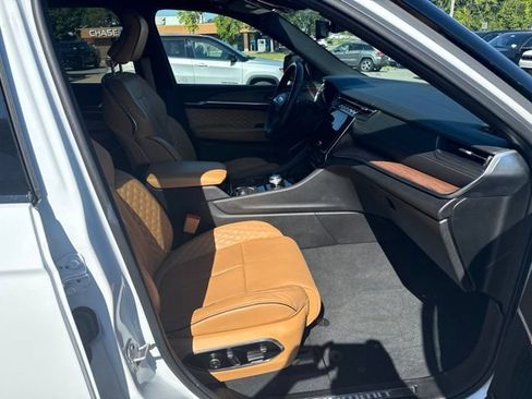Used 2022 Jeep Grand Cherokee Summit AWD/4WD image 13