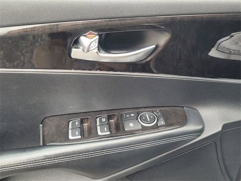 Used 2016 Kia Sorento LX w/ LX Convenience Package image 15