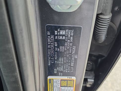 Certified 2025 Kia Soul LX w/ LX Technology Package FWD image 29
