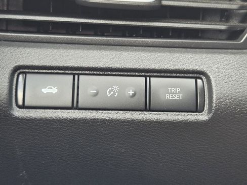 Used 2024 Nissan Altima 2.5 SV FWD image 25