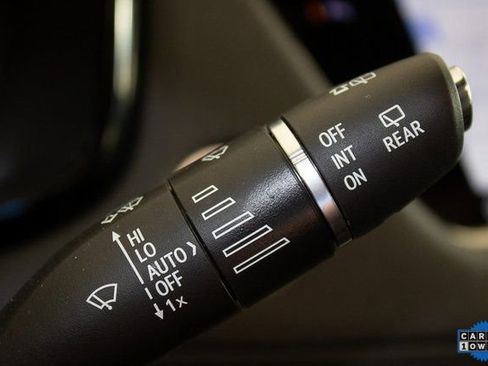 Used 2025 Cadillac XT5 Premium Luxury image 25