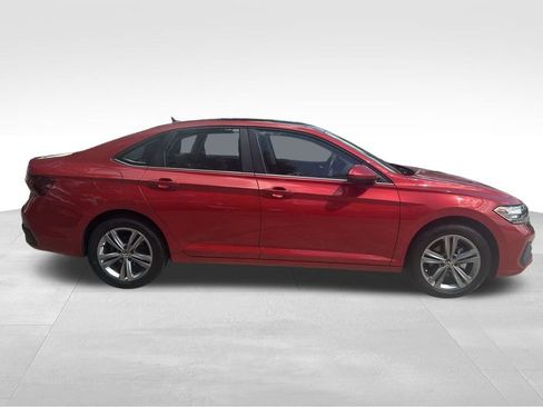 Used 2023 Volkswagen Jetta SE w/ Panoramic Sunroof Package image 3