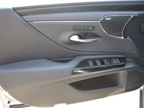 Used 2023 Lexus ES 300h Ultra Luxury w/ Accessory Package (Z2) FWD image 11