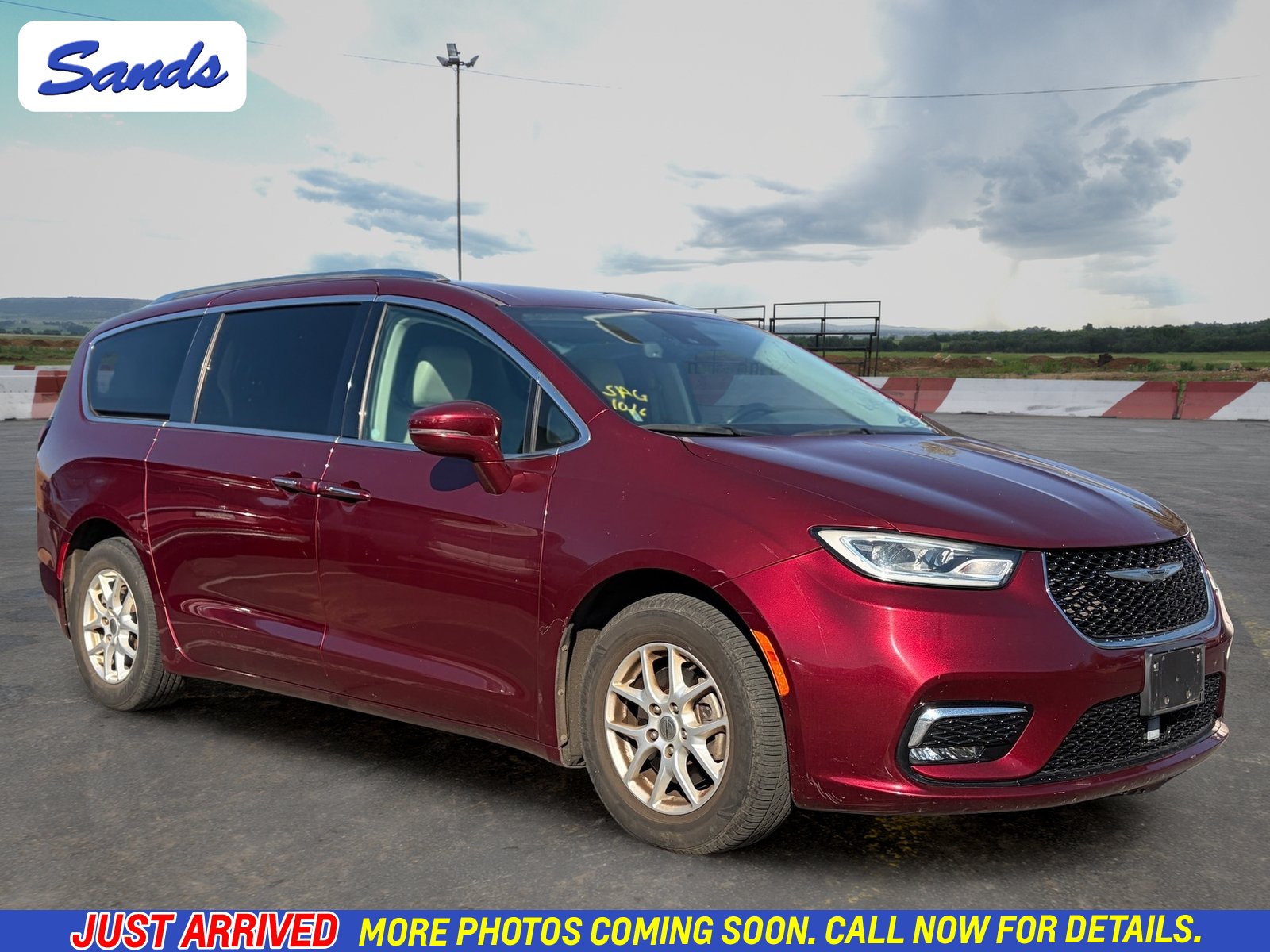 Used 2021 Chrysler Pacifica Touring-L FWD image 1