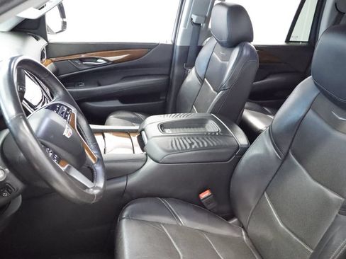 Used 2018 Cadillac Escalade Luxury AWD/4WD image 24