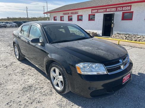 Used 2013 Dodge Avenger SE image 1