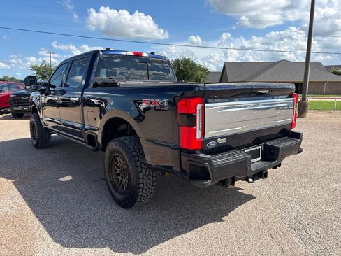 Used 2023 Ford F250 Platinum w/ FX4 Off-Road Package AWD/4WD image 3