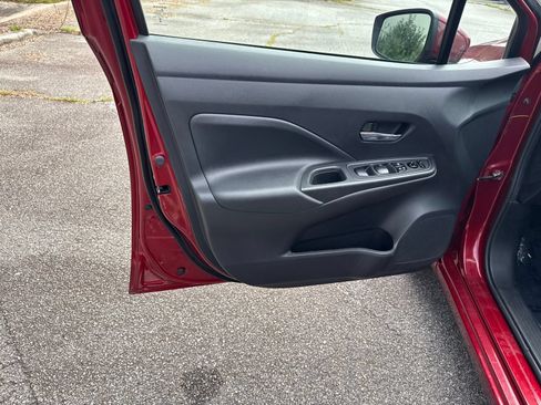 Used 2025 Nissan Versa SV FWD image 10