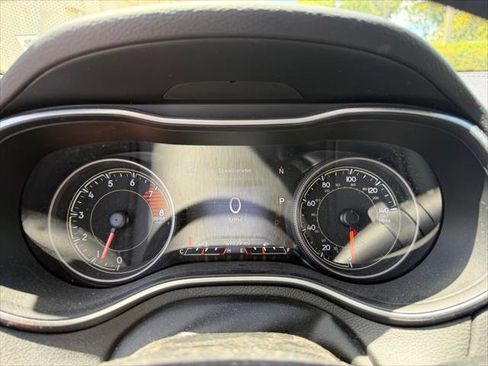 Used 2019 Jeep Cherokee Limited AWD/4WD image 23