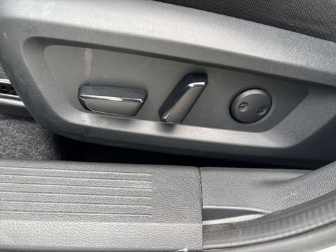 Used 2025 Nissan Rogue SV FWD image 20