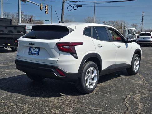 New 2026 Chevrolet Trax LS w/ LS Convenience Package FWD image 10