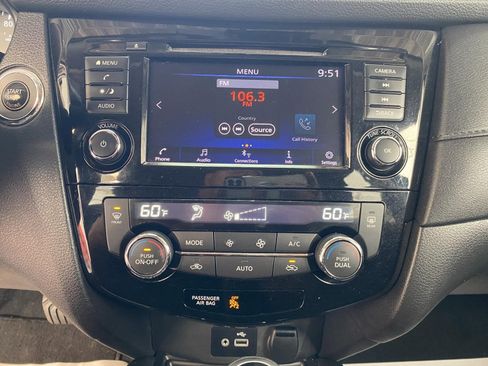 Used 2020 Nissan Rogue SV FWD image 25