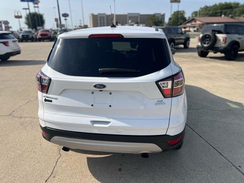 Used 2017 Ford Escape SE FWD image 4