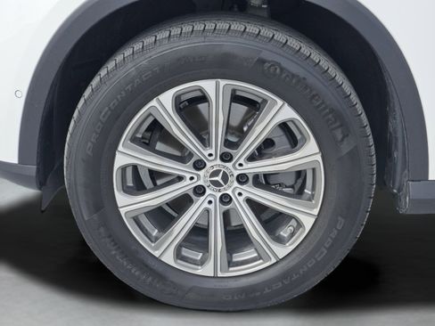 Used 2025 Mercedes-Benz GLC 300 4MATIC image 31
