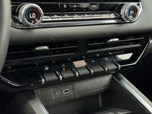 Used 2024 GMC Canyon Elevation w/ Convenience Package image 35