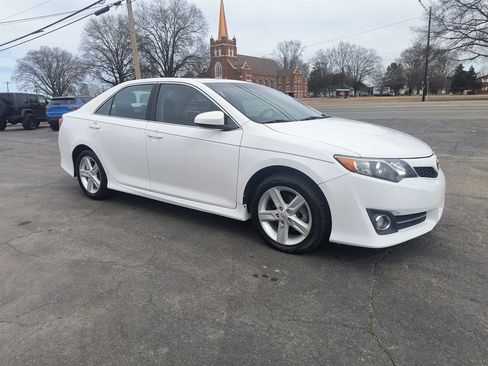 Used 2012 Toyota Camry L image 7