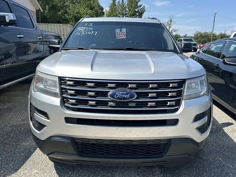 Used 2017 Ford Explorer FWD image 2