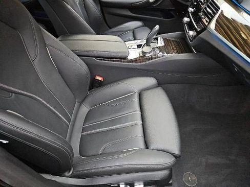 Used 2023 BMW 530e xDrive w/ Premium Package image 6