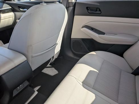 Used 2025 Nissan Altima 2.5 SV FWD image 34