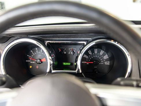 Used 2006 Ford Mustang Convertible RWD image 20
