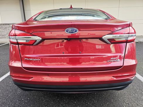 Used 2019 Ford Fusion SE image 4