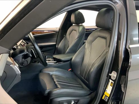 Used 2018 BMW 530e xDrive image 8