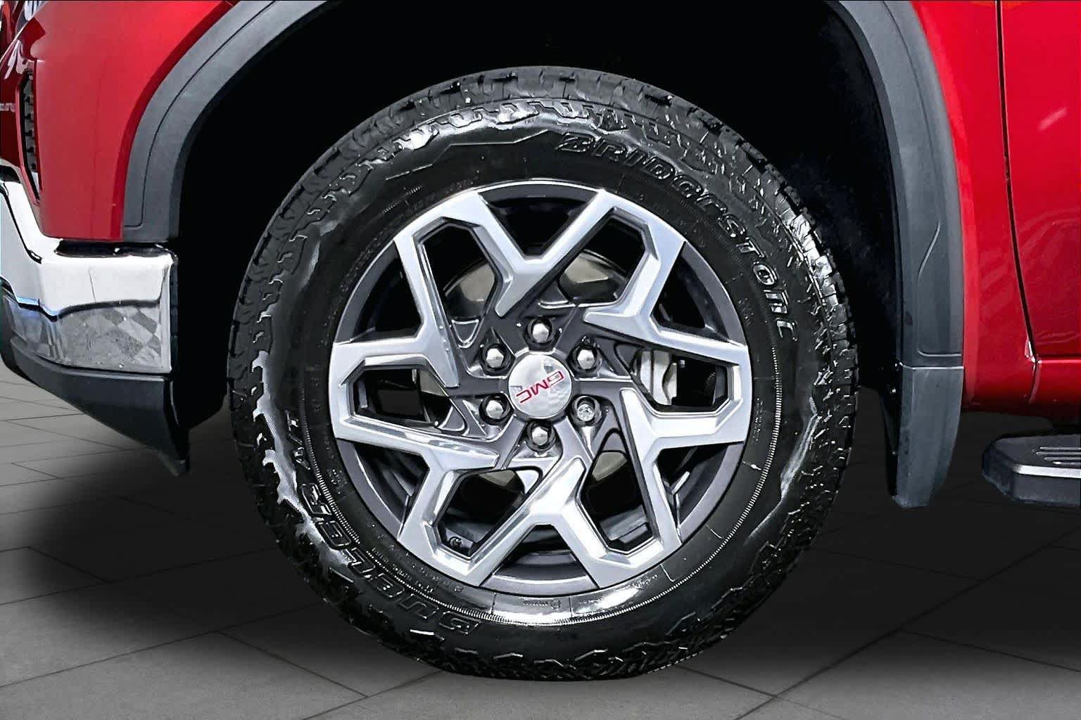 Used 2023 GMC Sierra 1500 SLT AWD/4WD image 10