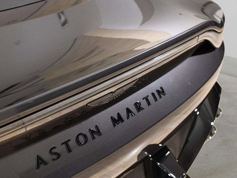 Used 2025 Aston Martin V8 Vantage Coupe image 39