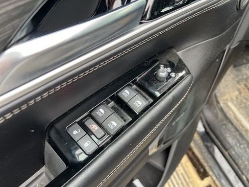 Used 2023 Jeep Wagoneer L Series III w/ Premium Group I image 9