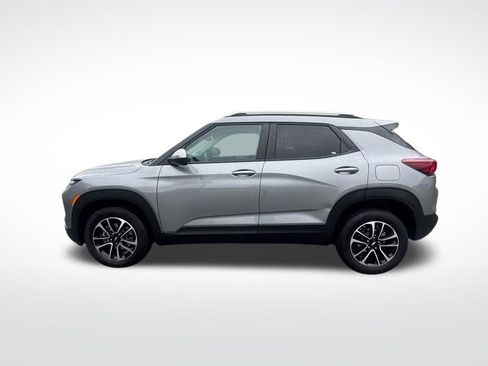 Used 2025 Chevrolet TrailBlazer LT image 2