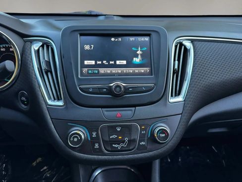 Used 2017 Chevrolet Malibu LT FWD image 22