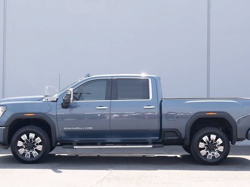 Used 2025 GMC Sierra 3500 Denali w/ Denali Reserve Package AWD/4WD image 32